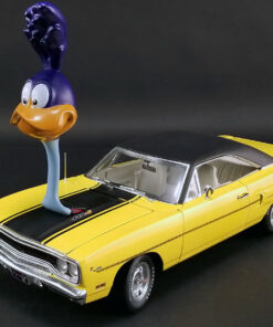 1970 PLYMOUTH ROAD RUNNER con figura de Corre Caminos